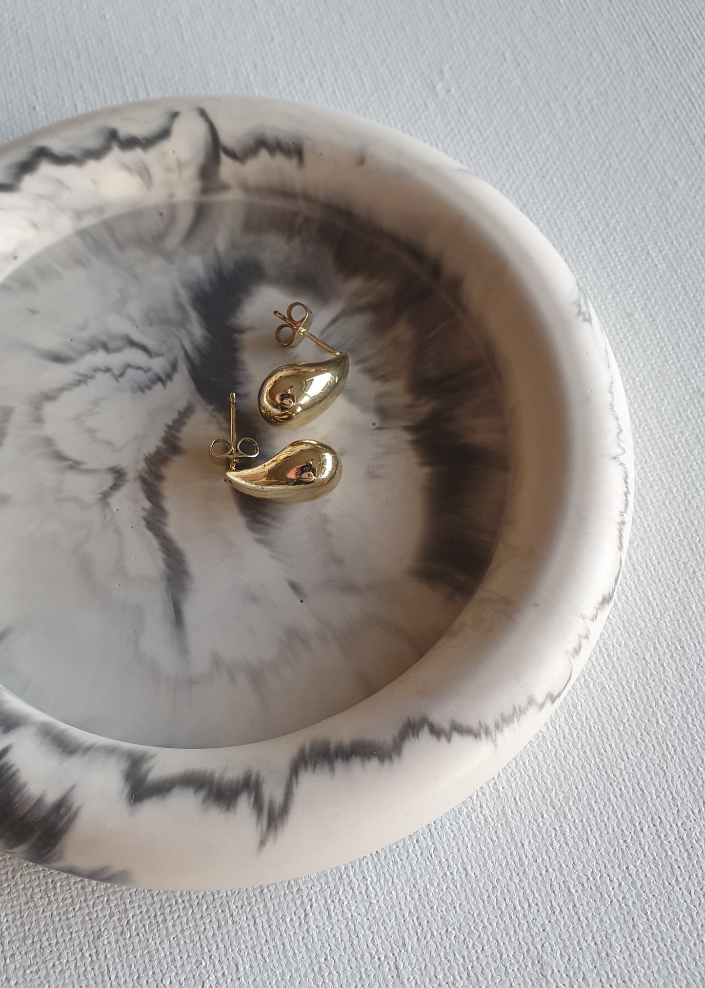 The Halo, Cream & gold marble