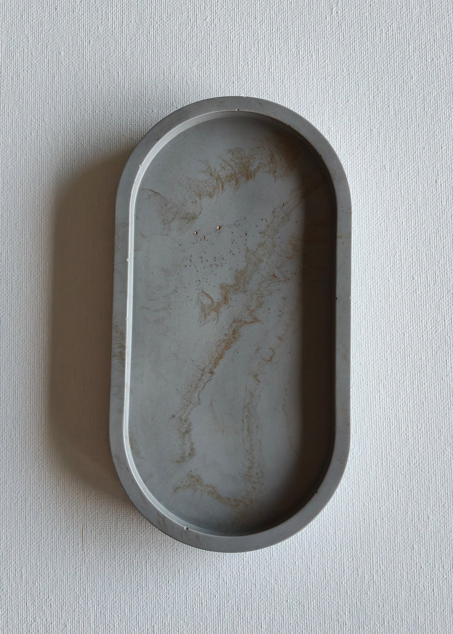 The Oval, Medium gray with Gold marble
