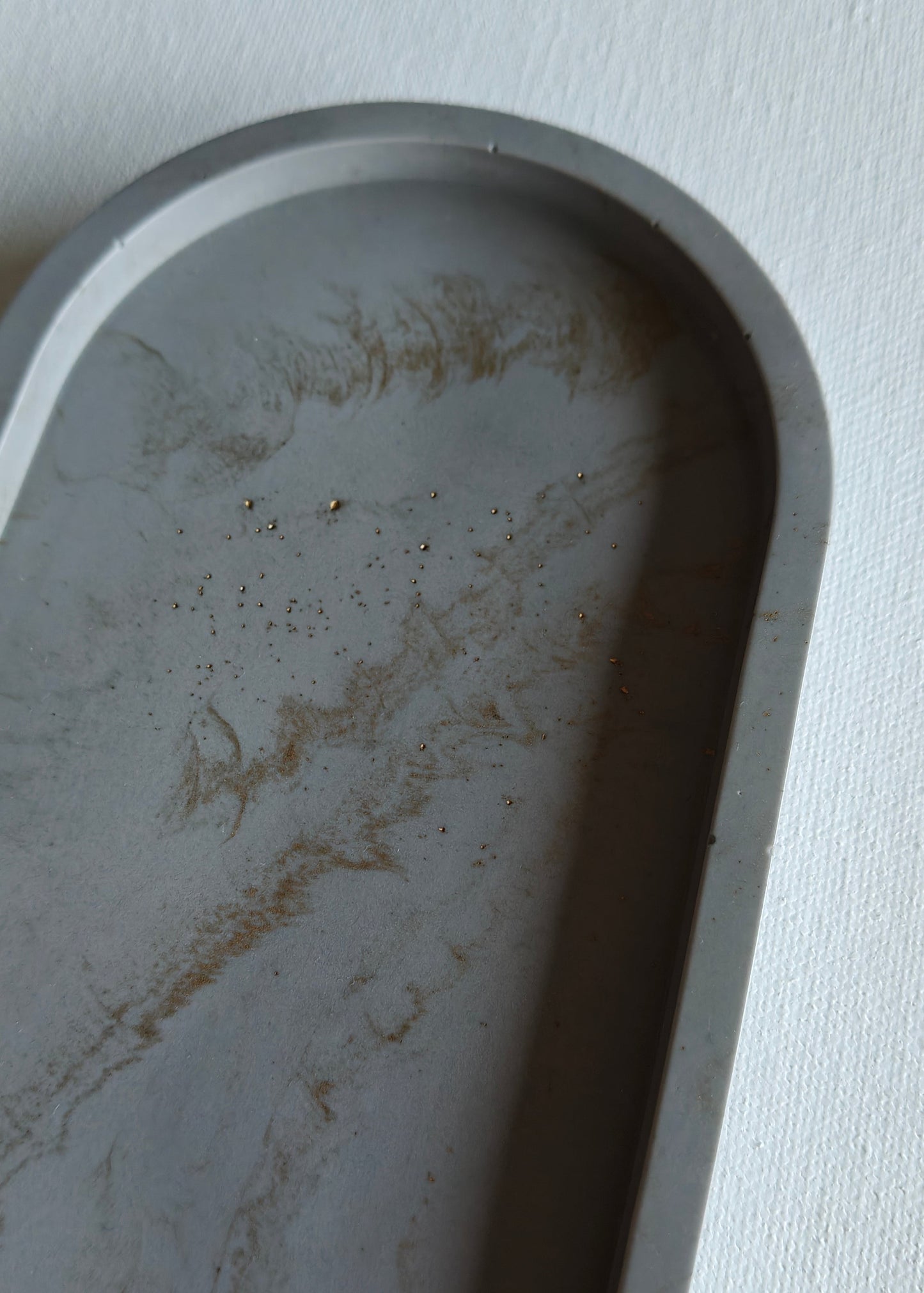 The Oval, Medium gray with Gold marble