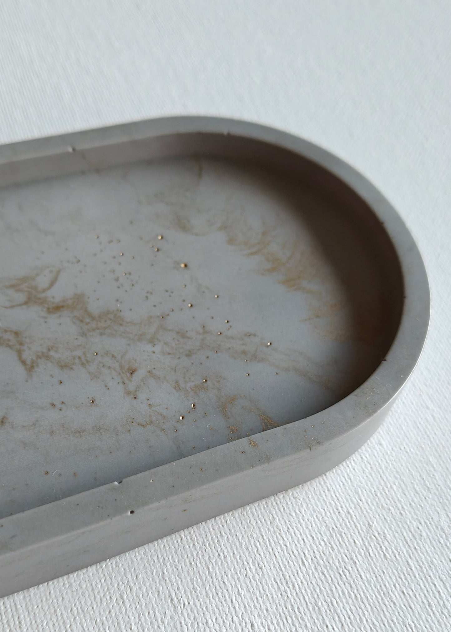 The Oval, Medium gray with Gold marble