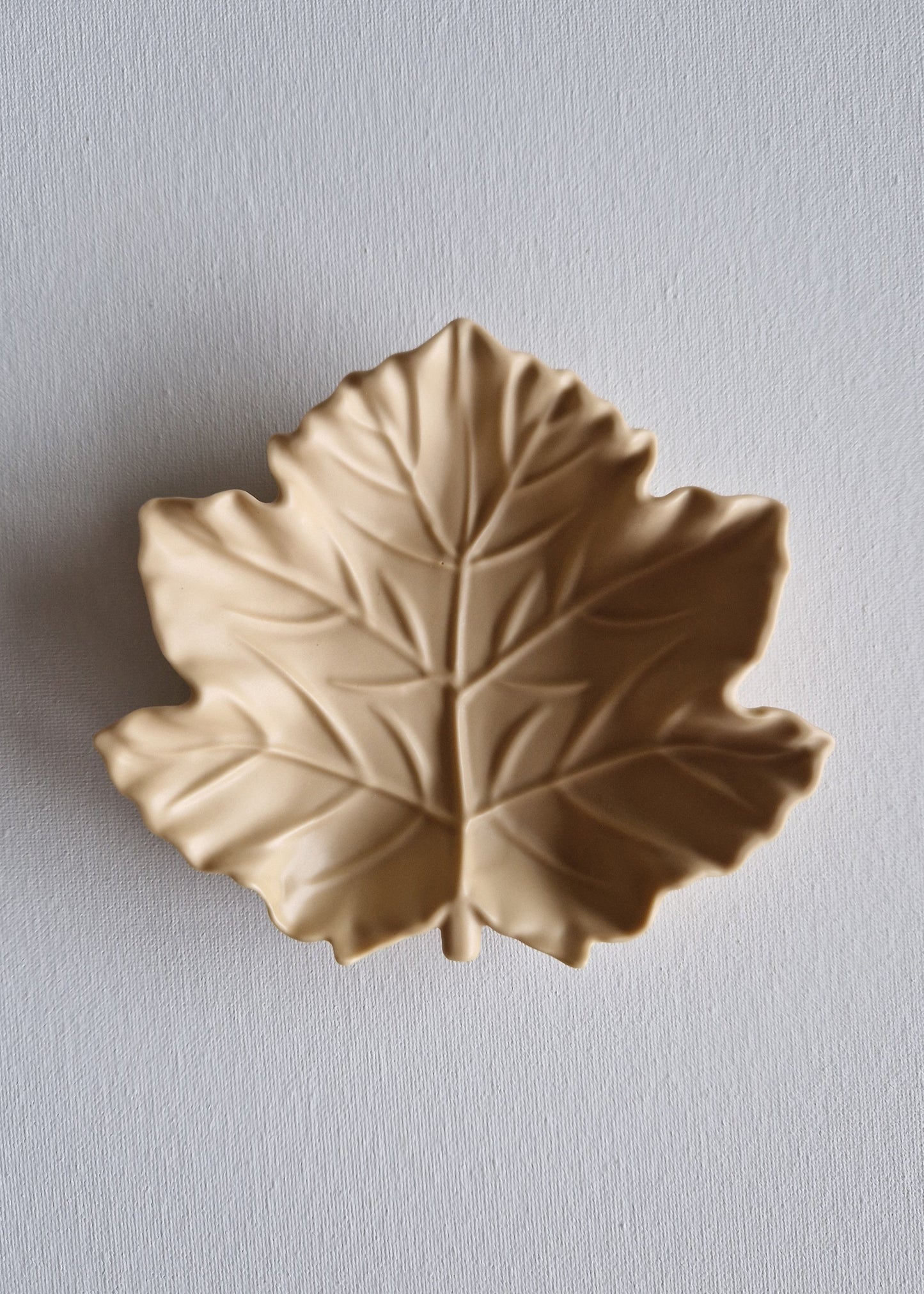 The Maple Leaf, Sand