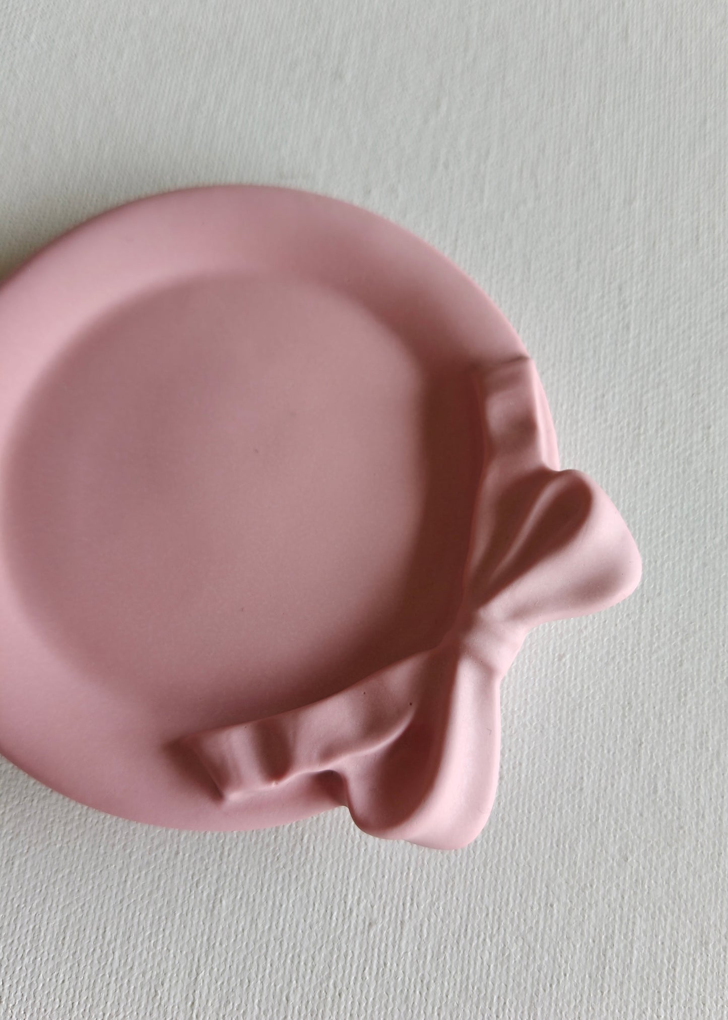 The Bow, Baby pink